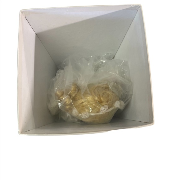 Connoiseur Collection Doll Seymour Mann. - Picture 3 of 8